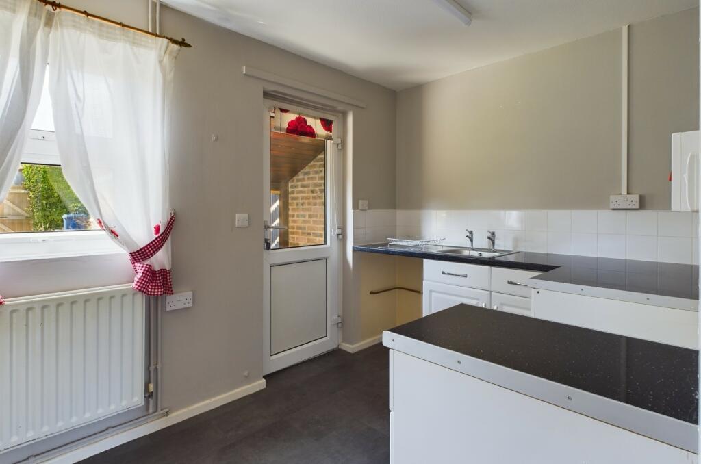 CAM02519G0-PR0136-STILL007