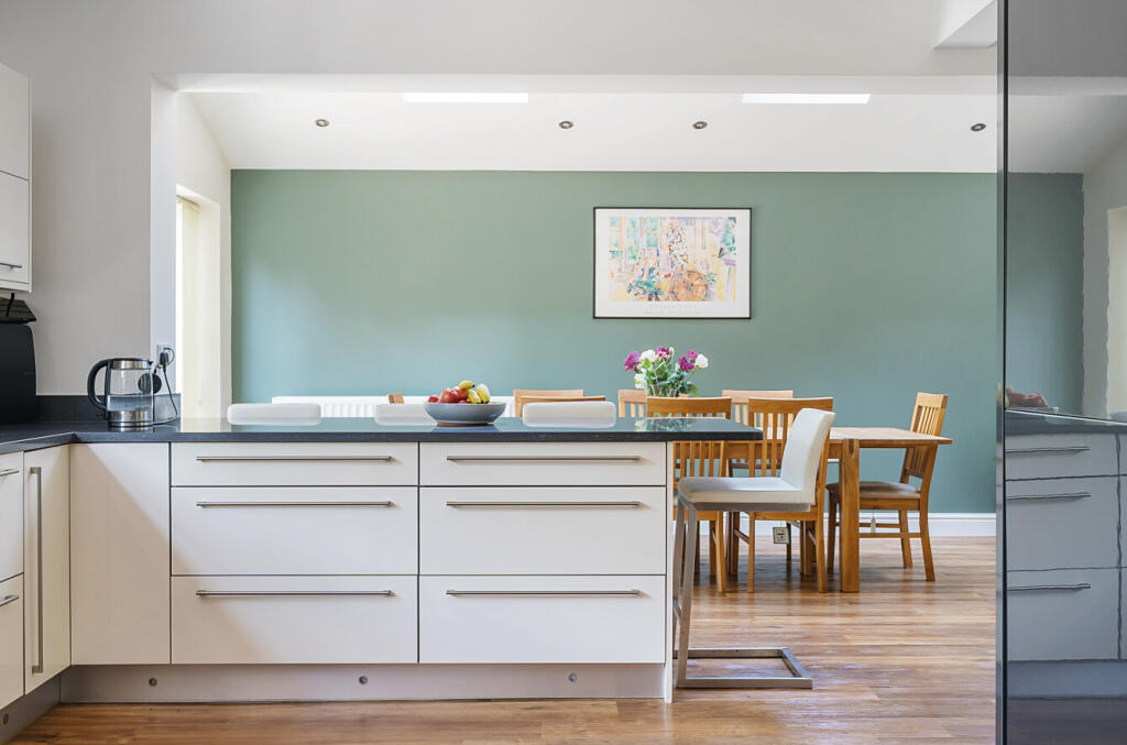 1335478-30-689601...