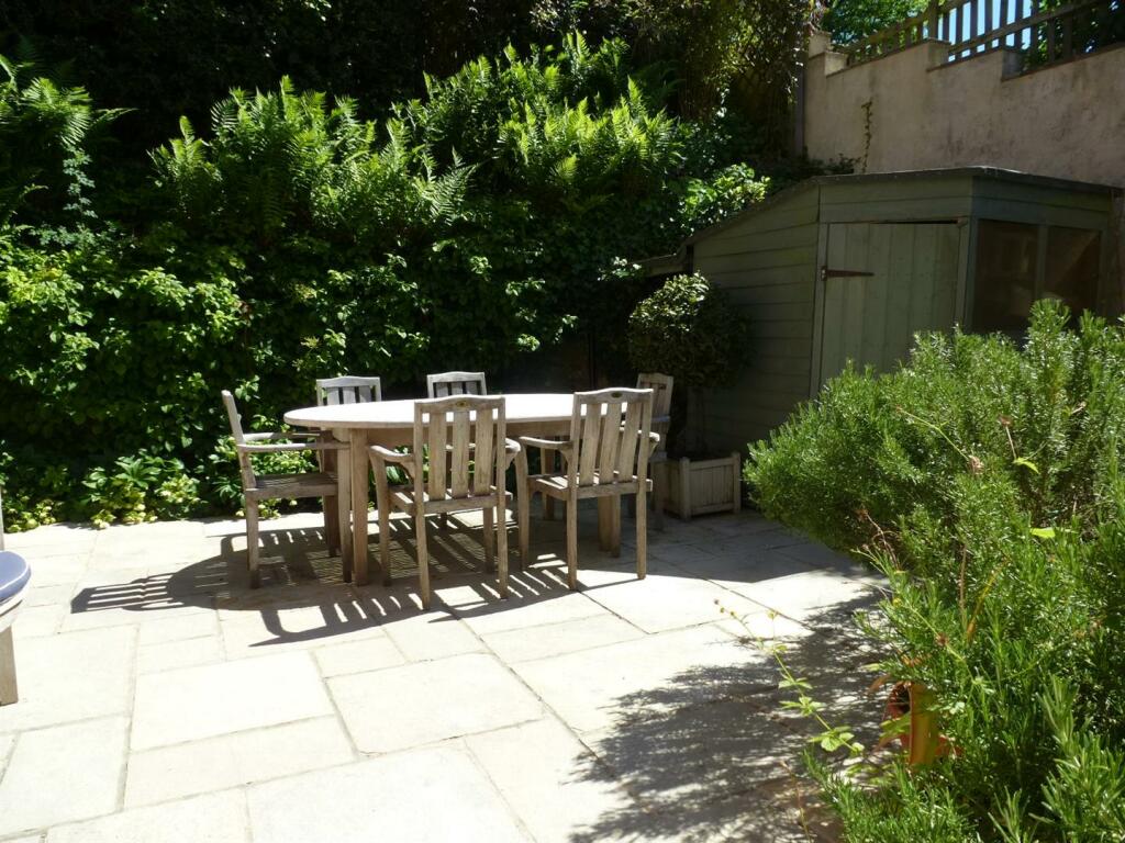 Hawthorn Cottage patio 1.JPG