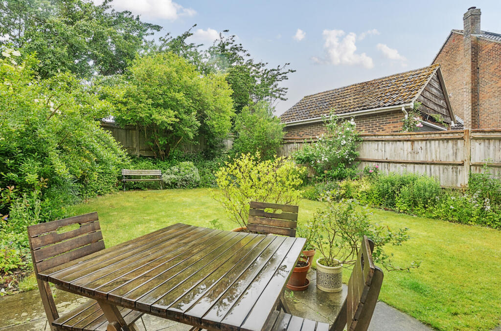 1303083-5-683ee9a...