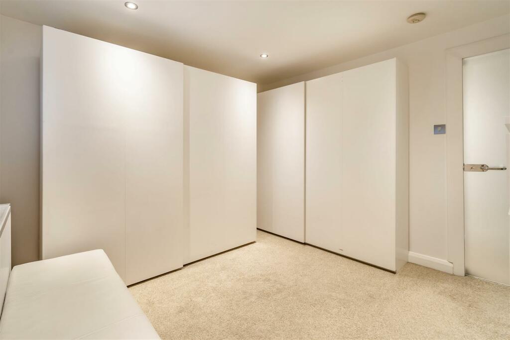 8526847-interior12.jpg