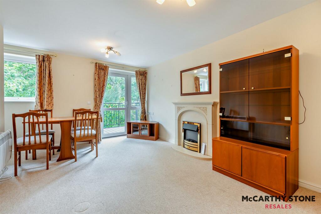 8608949-interior17-800.JPG