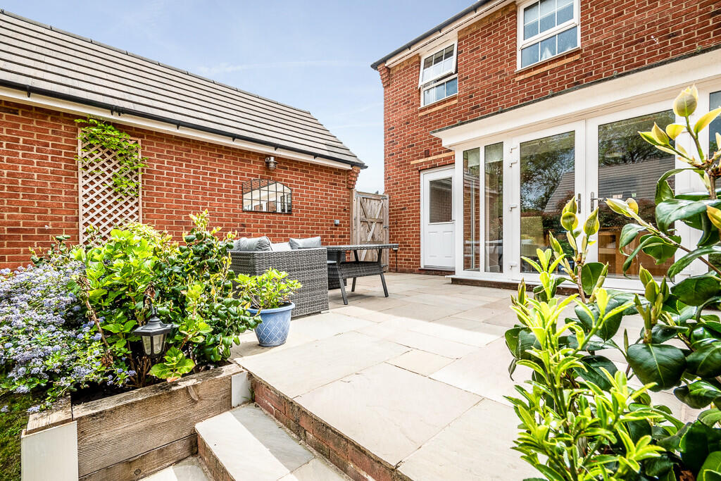 4 Celtic Close - ...