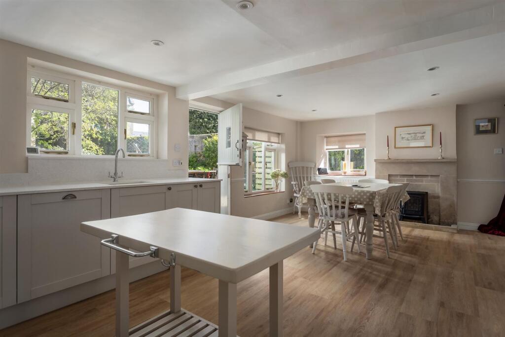 17 - Kates Cottage - GL54 3HE - Web.jpg