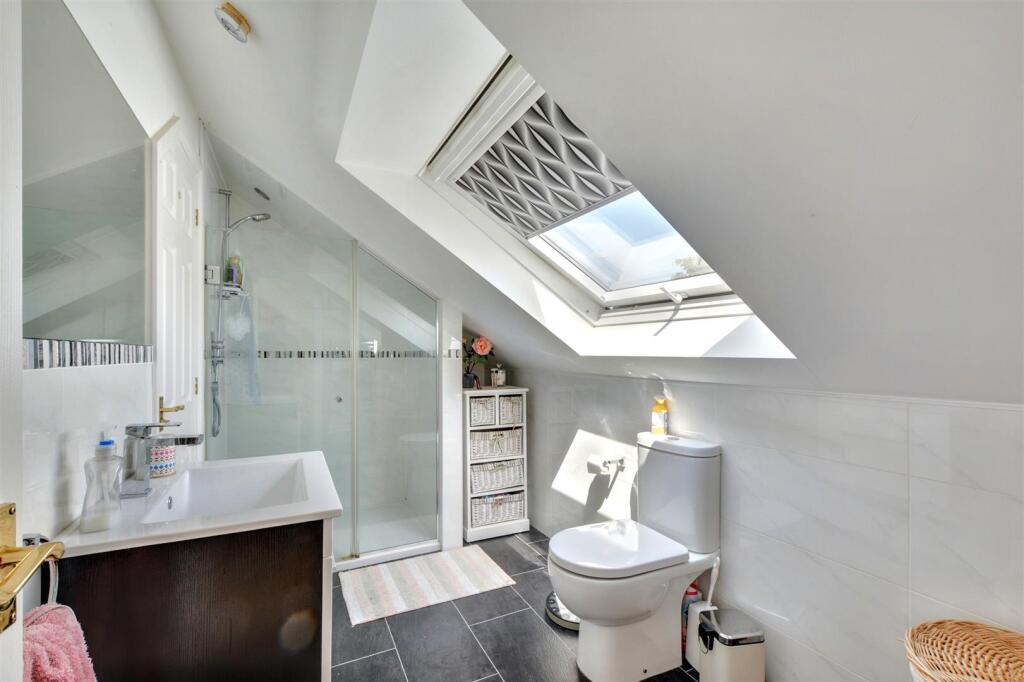 Ensuite One.jpeg