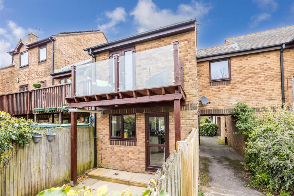 81LanderClose-26web300.jpg