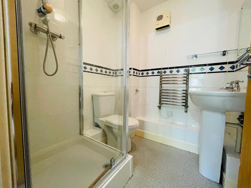 En suite Shower Room