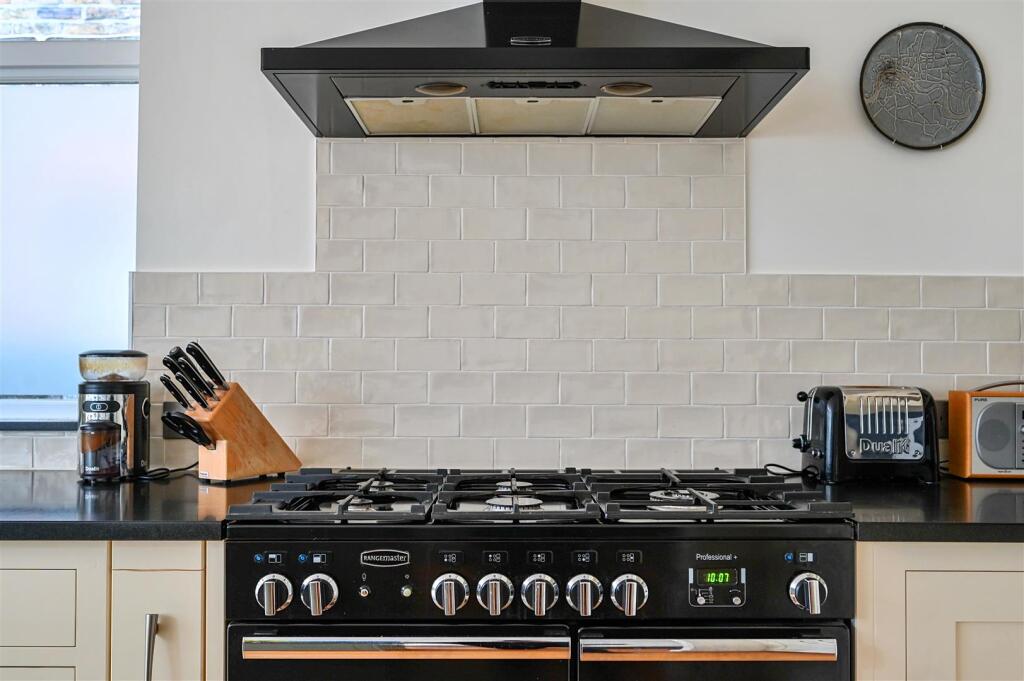 6 WilburyCresent, Hove, BN3 (34).jpg