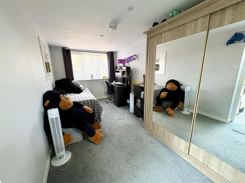bed2.jpg