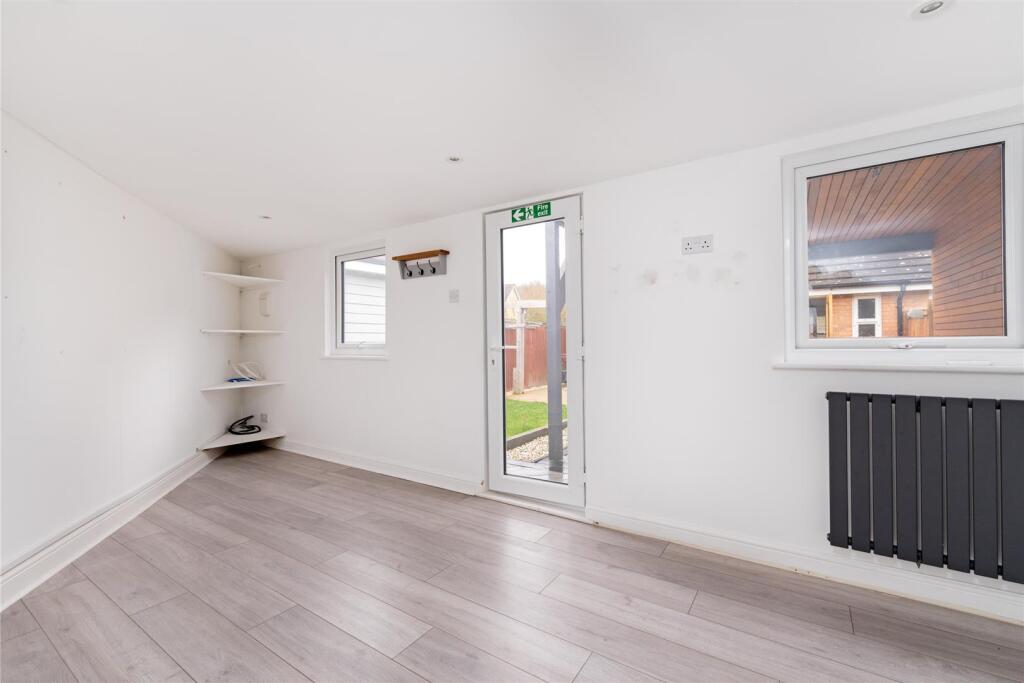 Doulton Close-19.jpg