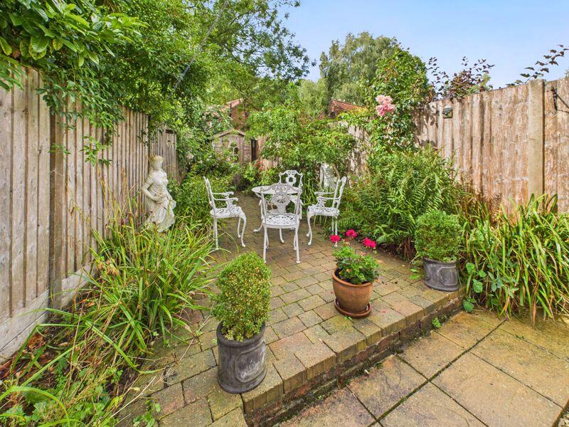 Rear courtyard garden