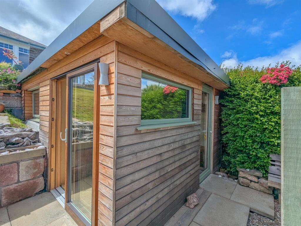GARDEN ROOM
