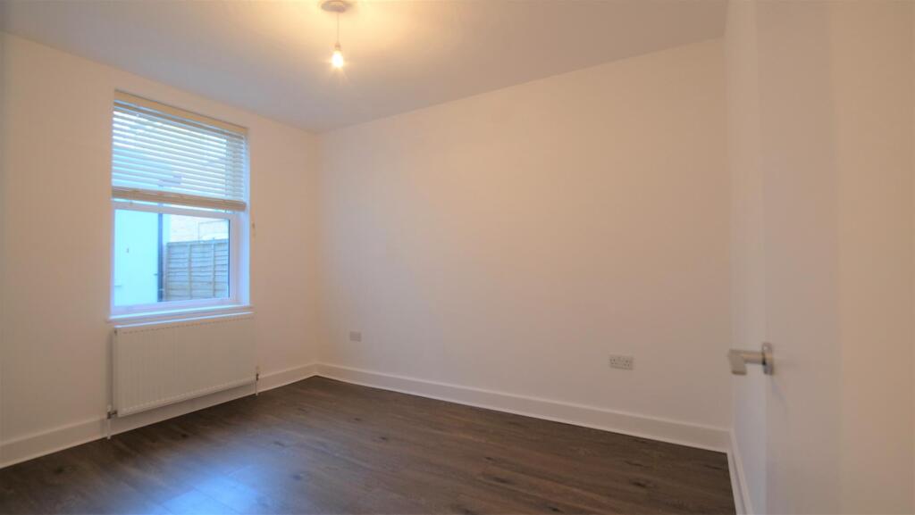 bedroom 1 ground.JPG