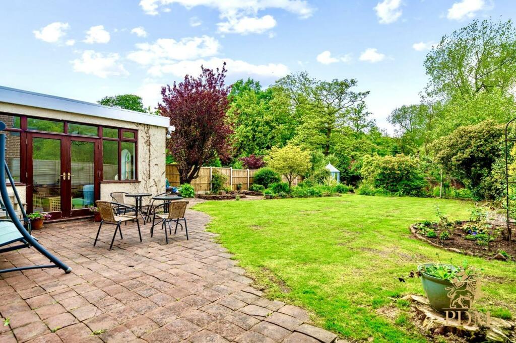 2 Parkside Wollaton NG8 2NN