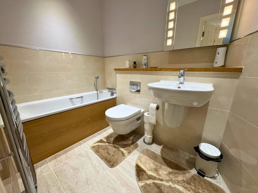 Principle Bedroom En-suite