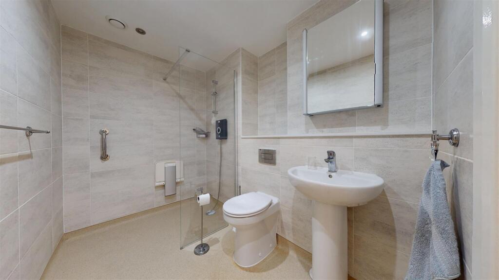 The Sailings Shower Room