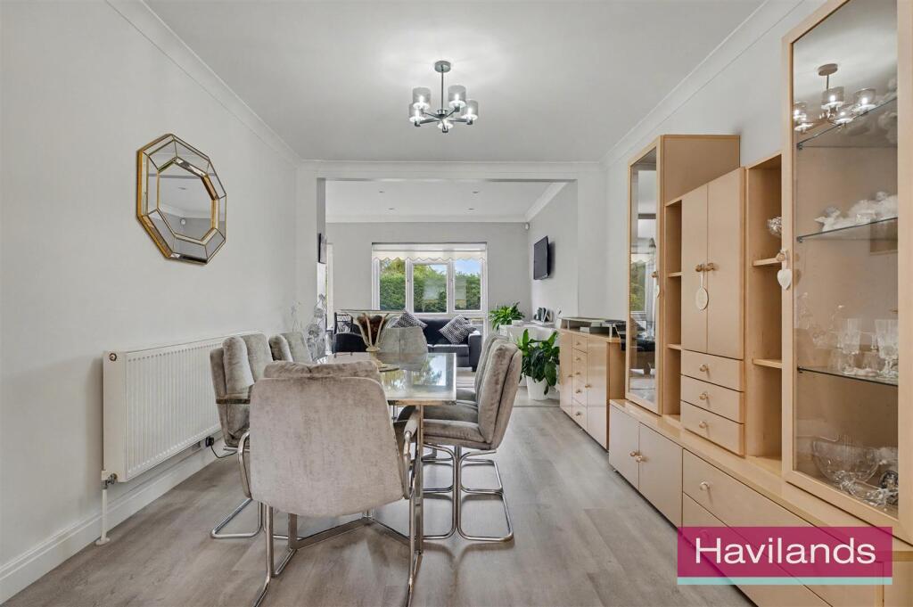 Lonsdale Drive EN2 7LH-20.jpg