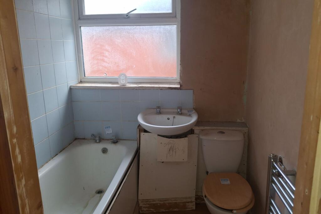 First Floor Flat, 18 Melmore Gardens, Cirencester, Gloucestershire, GL7 1NR