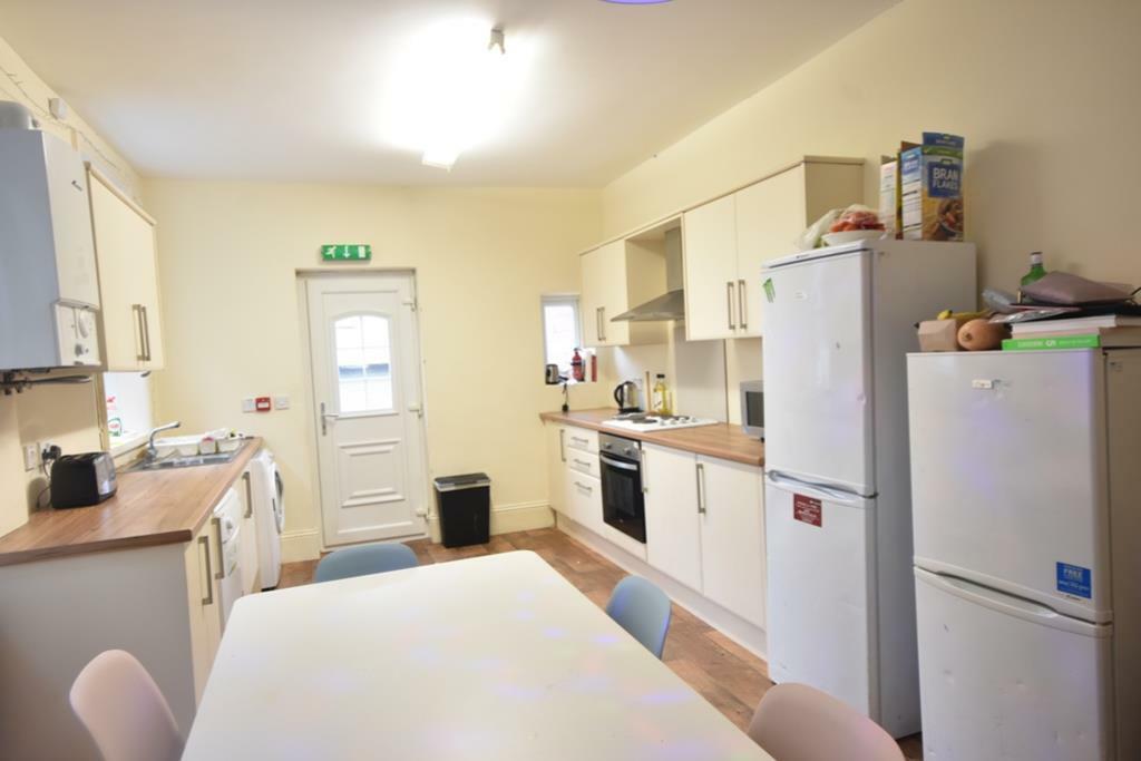 93 fern avenue06