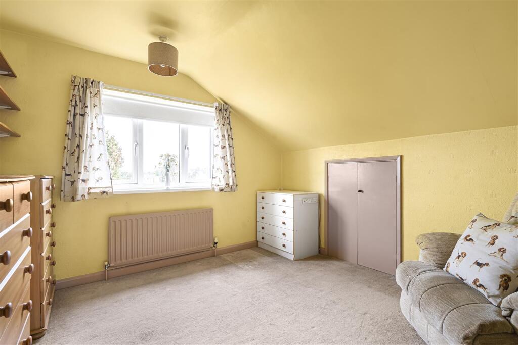 37 St Augustin Way