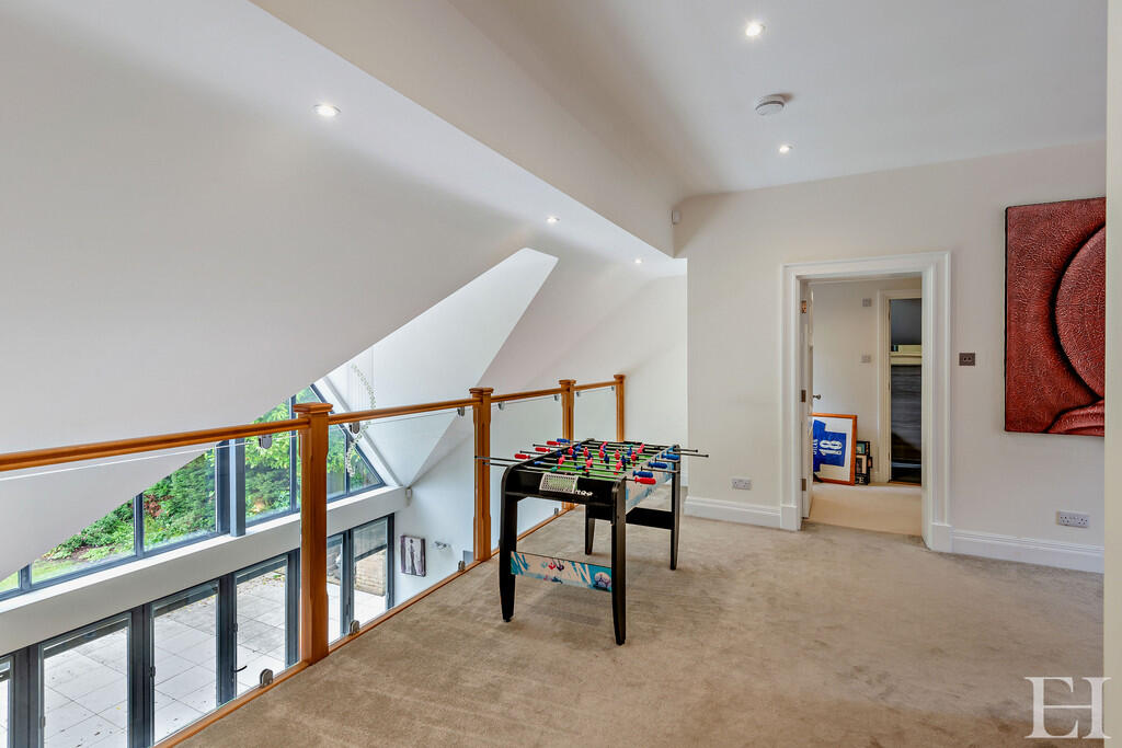 8598871-interiorW...