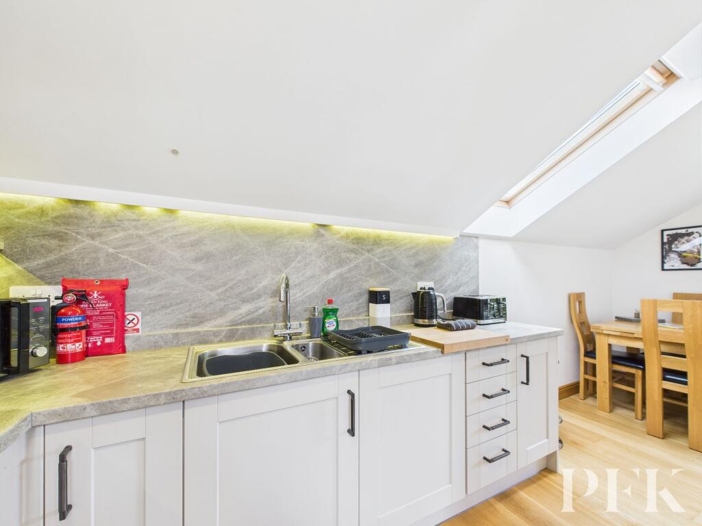 Low Fold Cottage - Kitchen