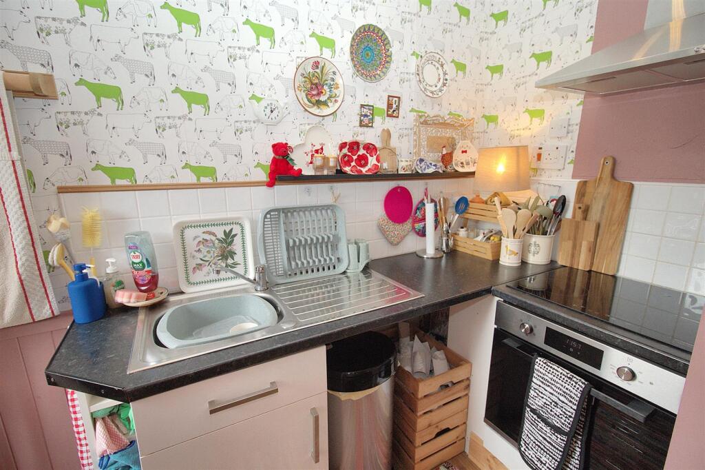 KITCHEN-DINER