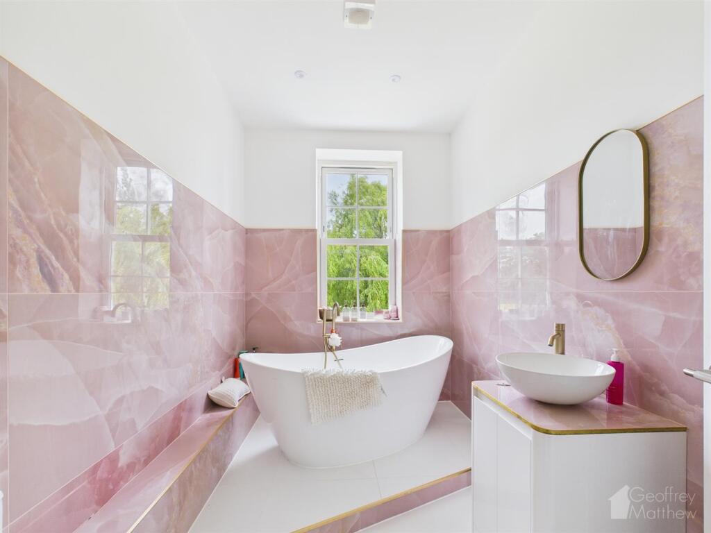 Bedroom 2 - Ensuite