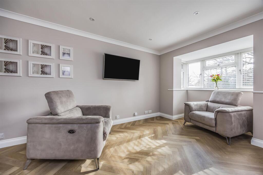 88 James Copse Road, Horndean-PorticoMarketing-Sol