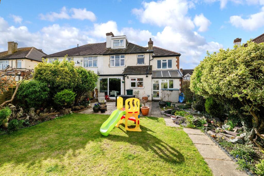 STONELEIGH AVENUE (4).jpg