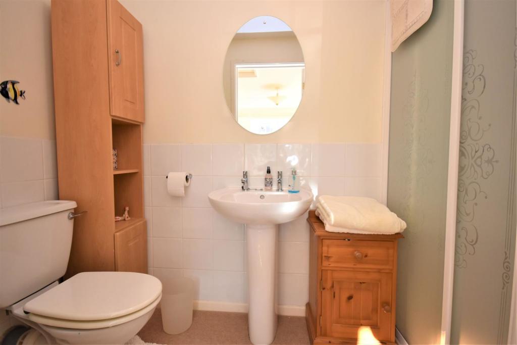Ensuite.JPG