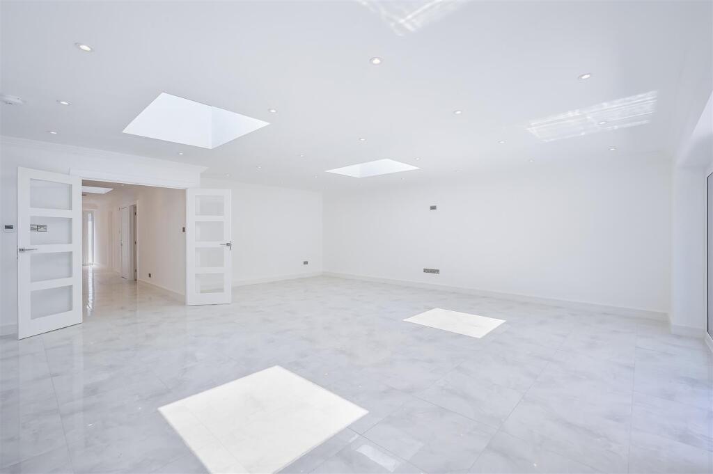 CLAREMONT GARDENS, 22- (13).jpg