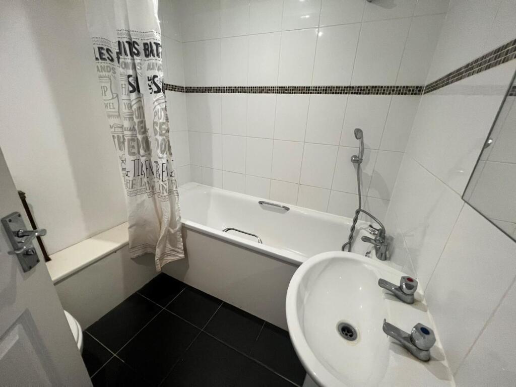 Vanners bathroom.jpg