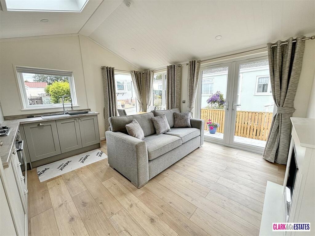 Kitchen diner lounge