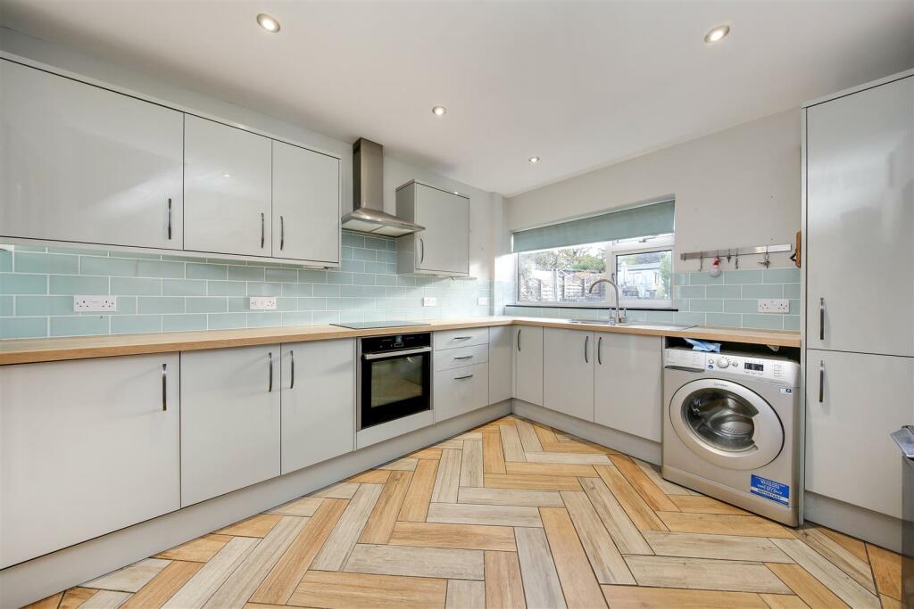Kitchen2.jpg