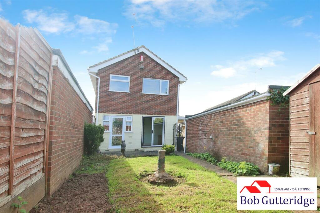 ENCLOSED REAR GARDEN