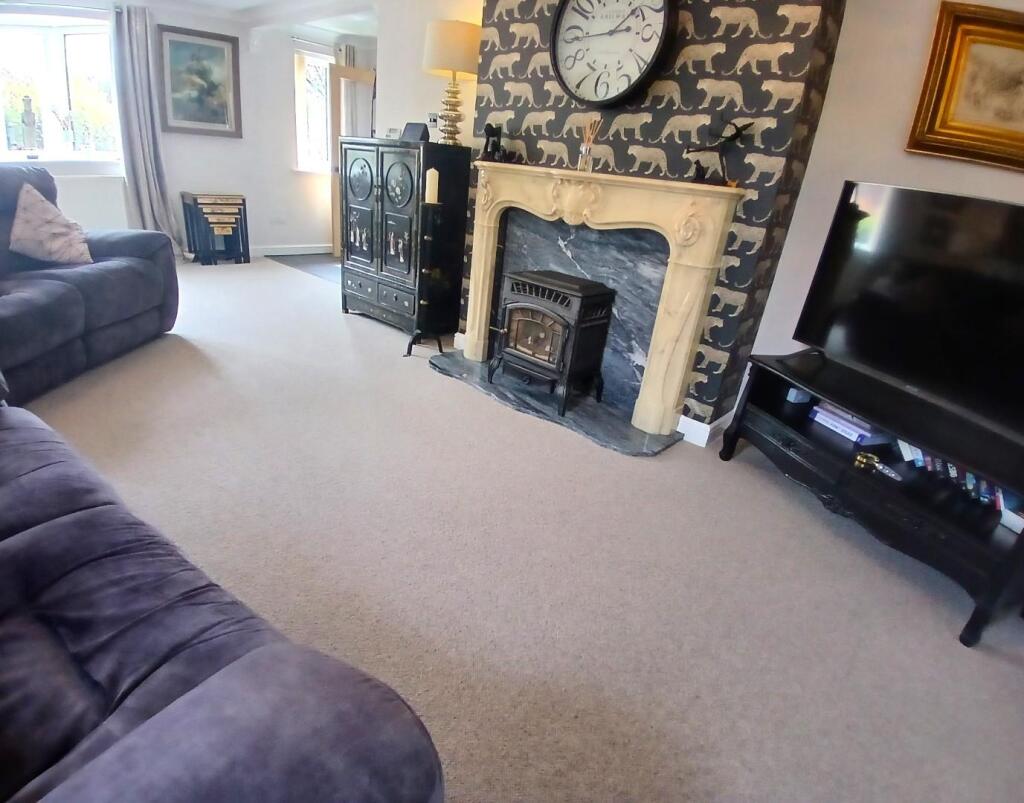 Lounge 2.jpg