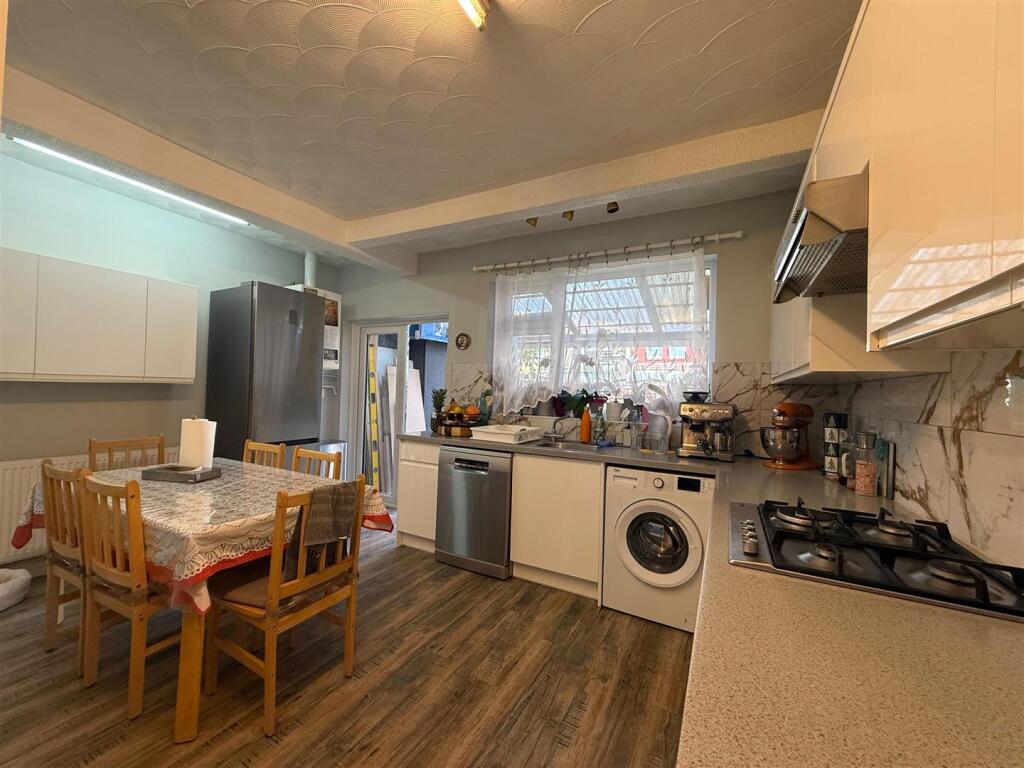 Kitchen &amp; Dining Room