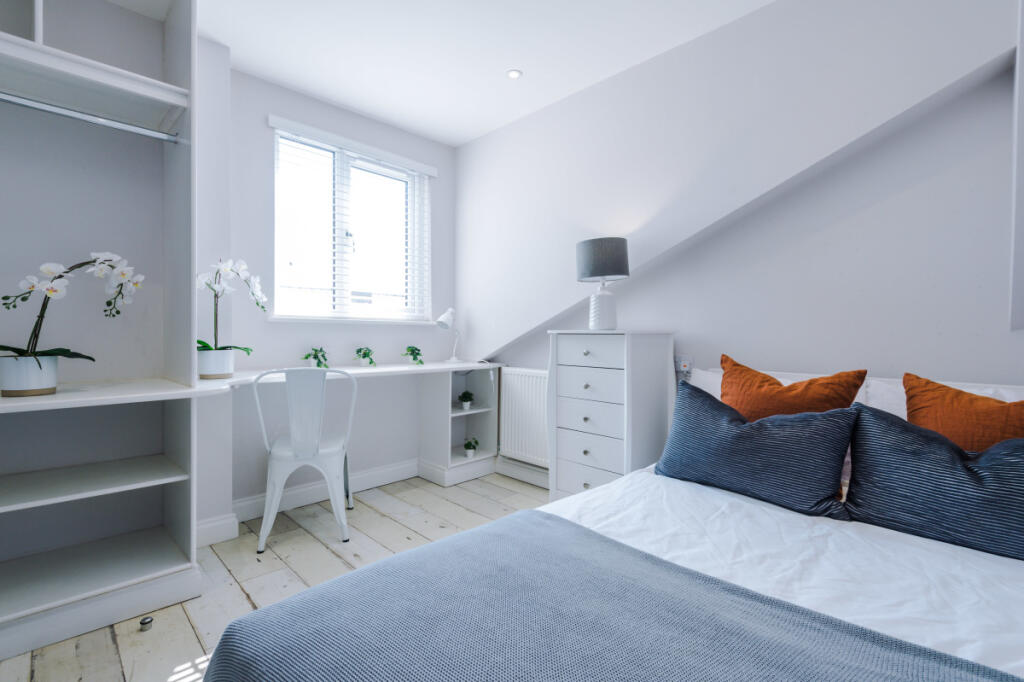 27 Woodcroft Road Bedroom 5