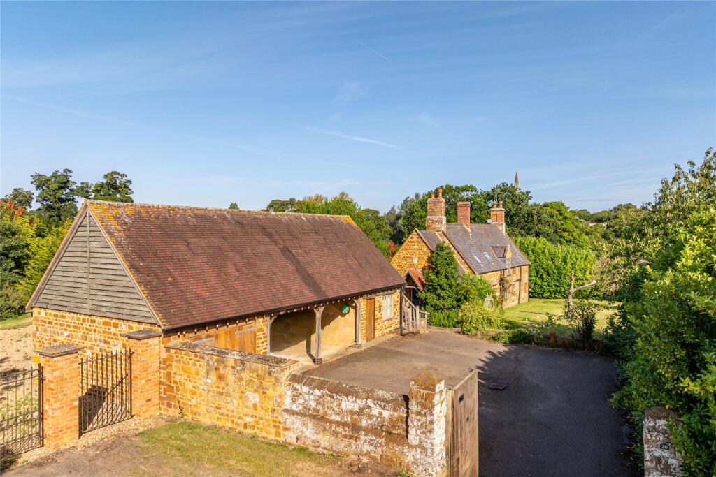 Garaging &amp; Annexe