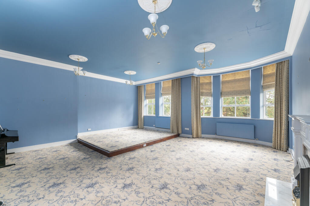 Lounge Dining Area