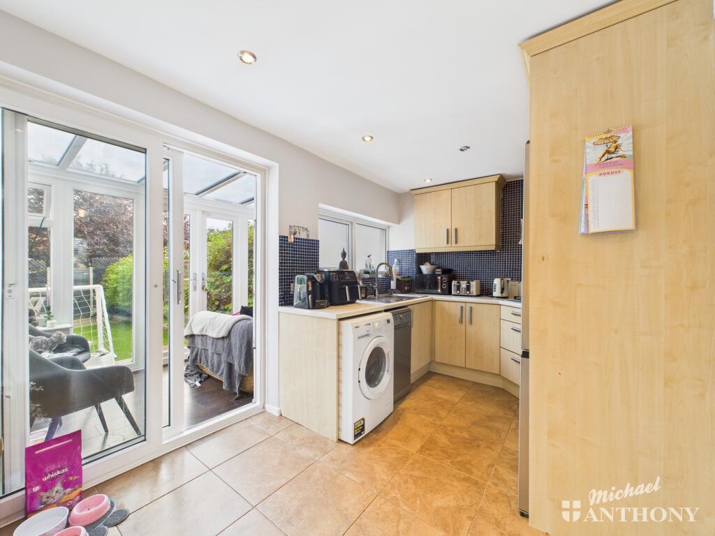 CAM02773G0-PR0355-STILL007