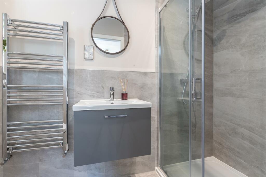 Bedroom Two En Suite