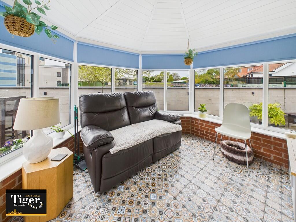 CAM02176G0-PR0552...