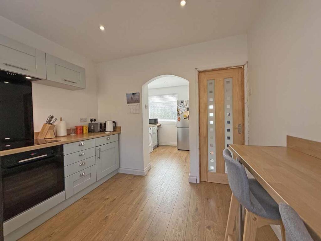 Delamere Road 99 - Kitchen 3.jpg