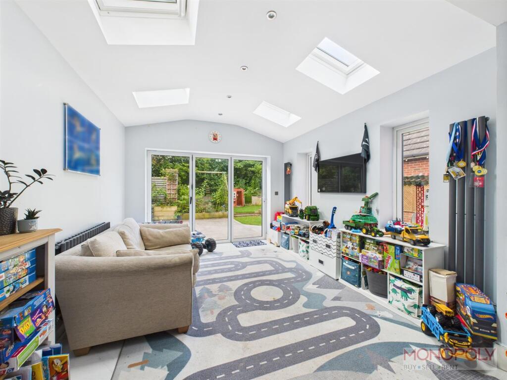 OPEN PLAN KITCHEN/ DINING /LIVING ROOM