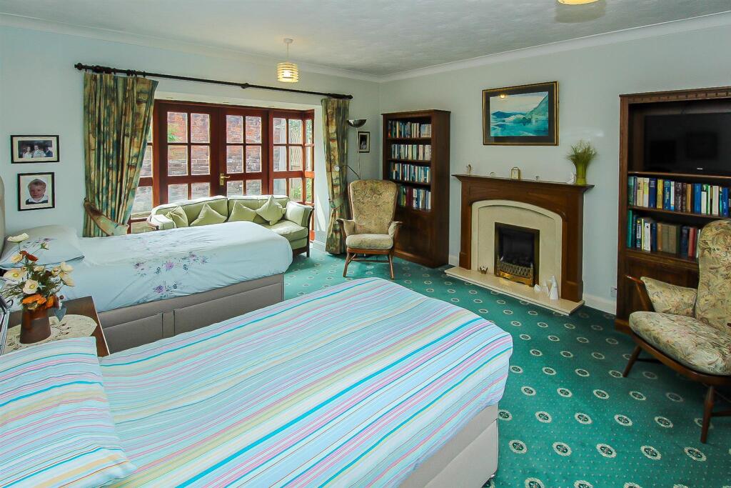 SITTING ROOM