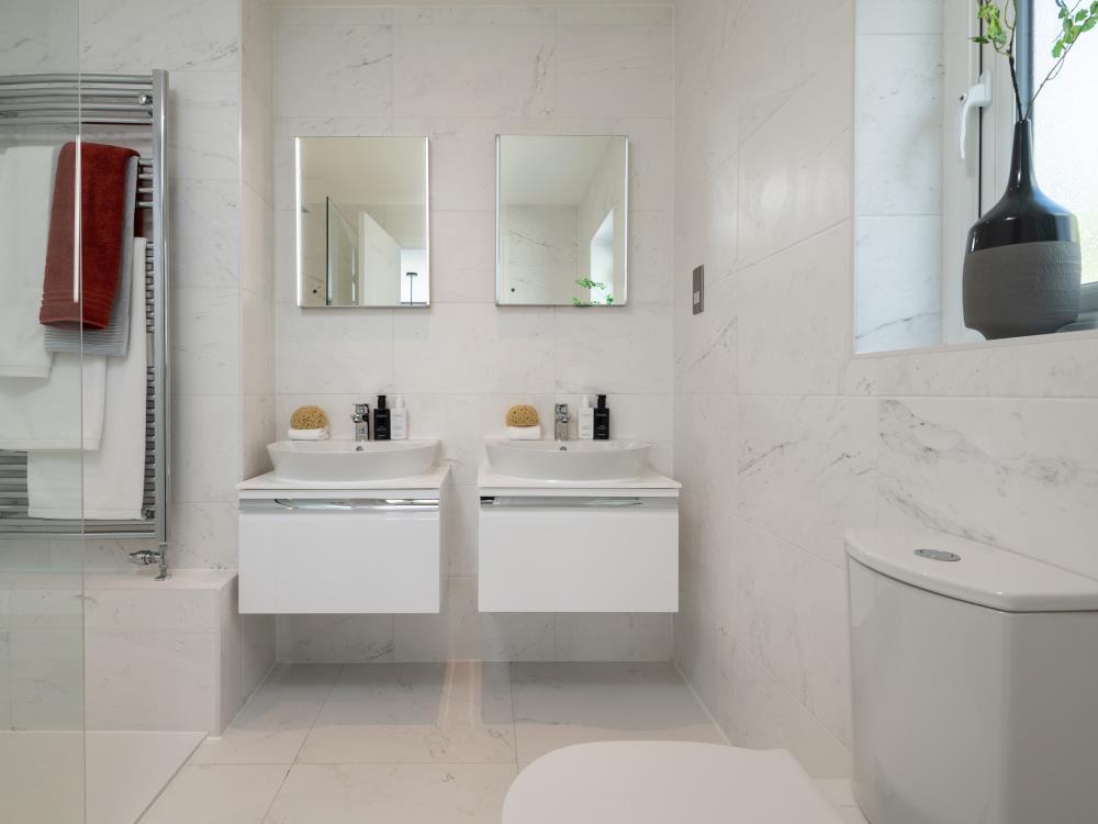 Main bedroom en suite of the Richmond, a 4 bedroom house
