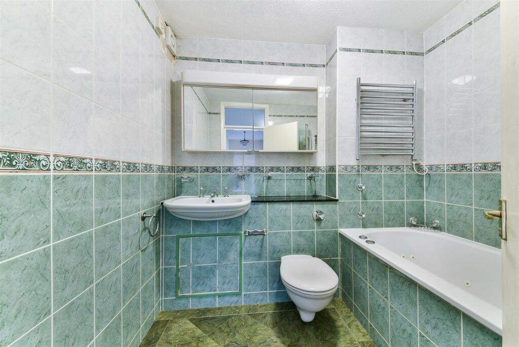 HOLLY COURT, 18- (3).jpg