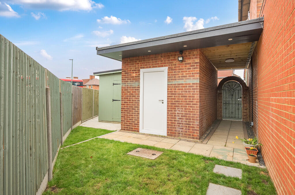 1313353-3-685a788...